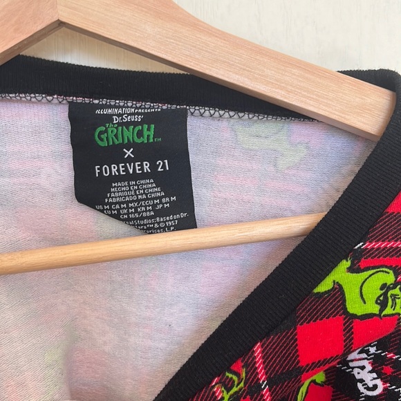 3/$30 BNWOT the grinch f21 cropped pj top in size M - Picture 4 of 6